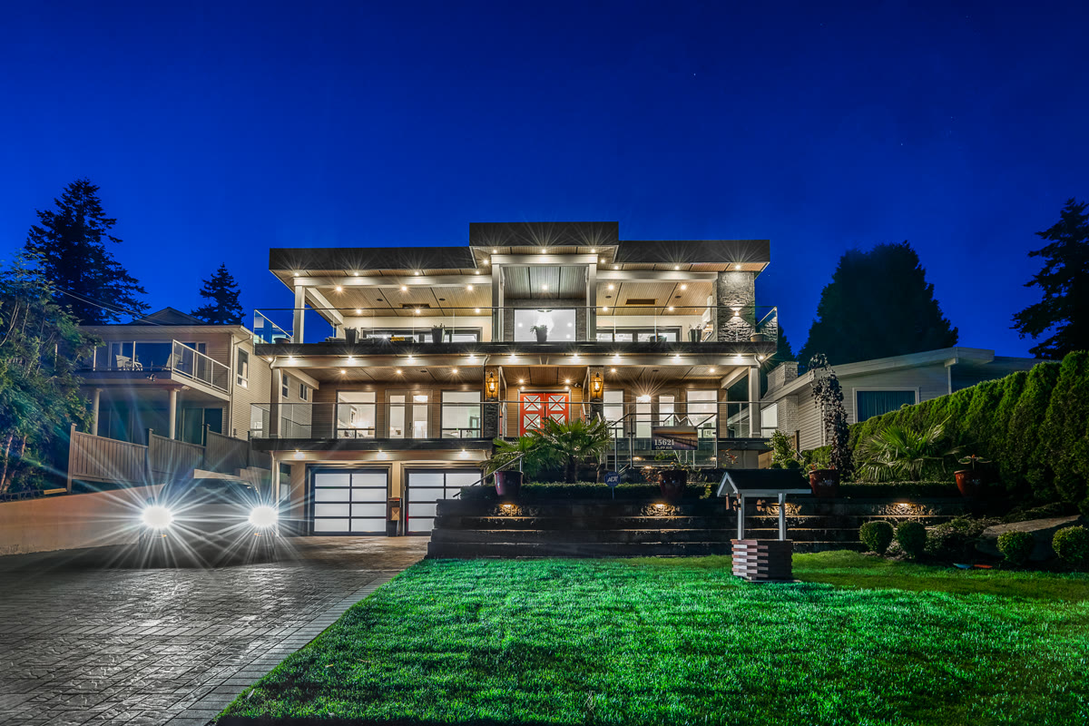 A modern custom luxury home built by Square Mile, illuminated at dusk